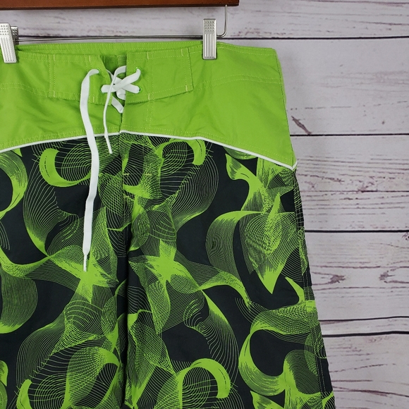 totto old school mens medium green short ( 5 for $20 ) - Picture 2 of 6